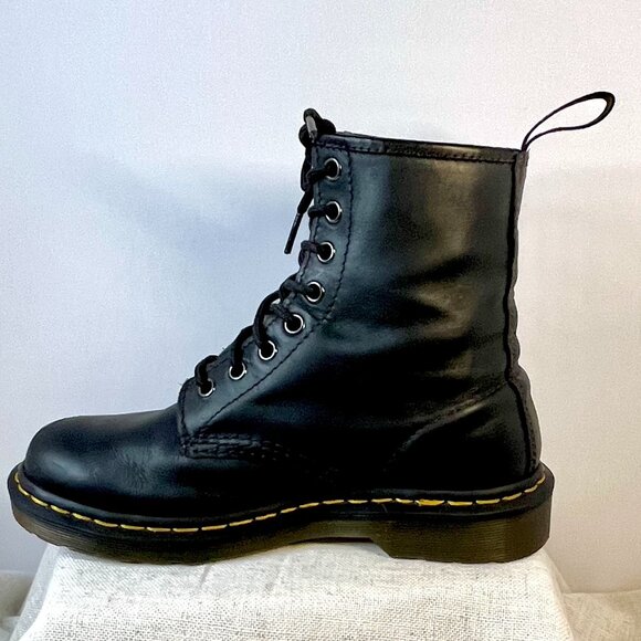 Dr. Martens 1460 Black Smooth Leather Combat Boots Iconic Yellow Stitch Size 8 - Picture 7 of 16